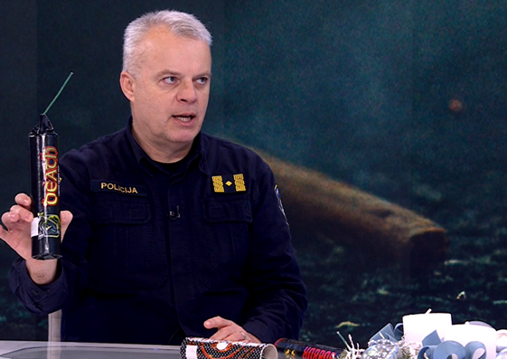 Hrvatski policajac pokazao petardu pronađenu kod djece: "Usporediva s bombom"