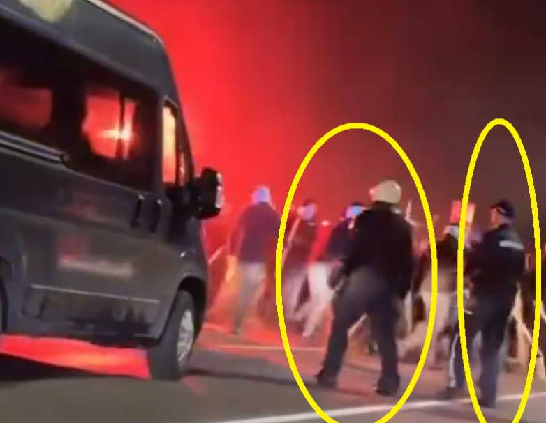 Video: Huligani u Srbiji mirno prošli pored policije sa šipkama i bakljama