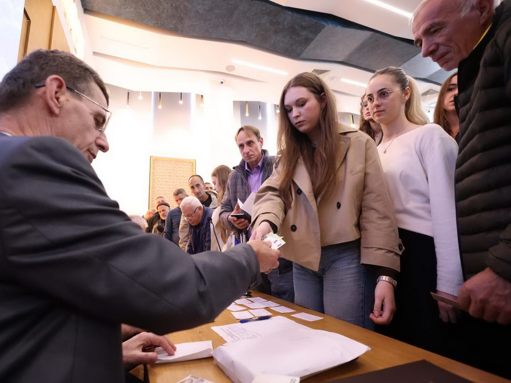 Humanitarni fond "Gazi Husrev-beg": Uručene 253 stipendije u vrijednosti 129.500 eura