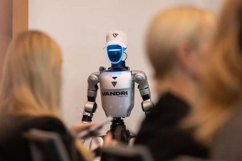 Humanoidni robot stiže u BiH: Prošetat će Starim mostom, Baščaršijom i Banjalukom