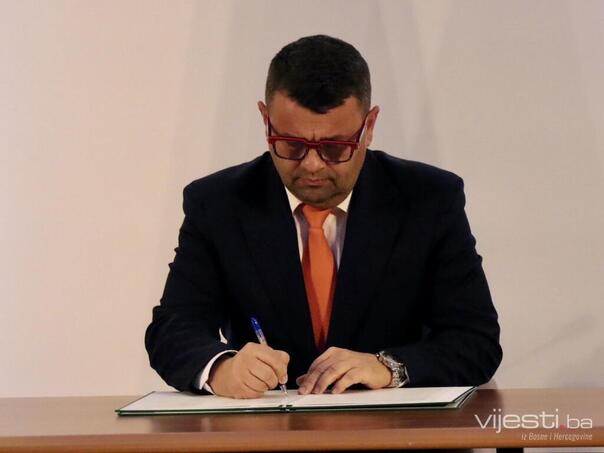 Hurtić: Nećemo dozvoliti da se o Bošnjacima i BiH kreiraju lažne slike