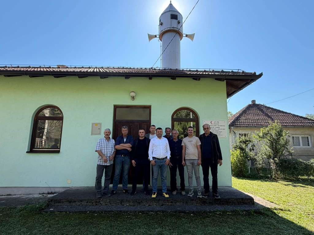 Hurtić posjetio bošnjačke povratnike u Tesliću: Podrška izgradnji džamije