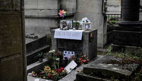 I 50 godina nakon smrti, obožavatelji na grobu Jima Morrisona