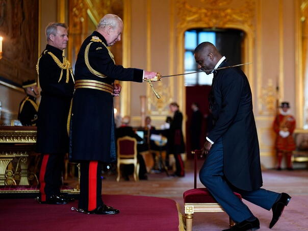 Idris Elba postao vitez: Kralj Charles mu uručio jedno od najvećih britanskih priznanja