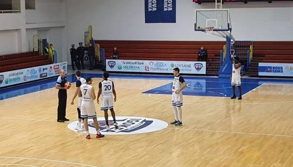 Igrači Igokee izašli na parket, smatraju da su dobili meč