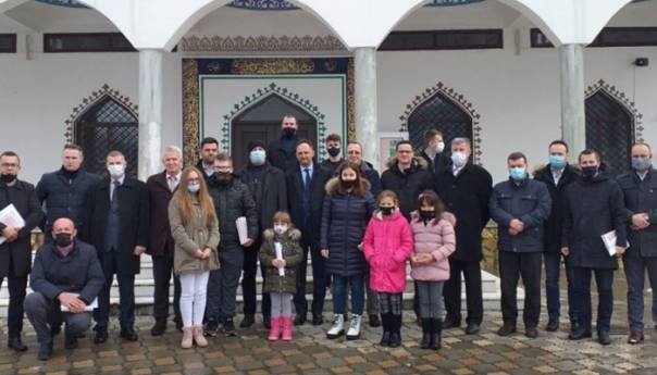 Imami Medžlisa IZ Sarajevo stipendiraju djecu imama u RS-u