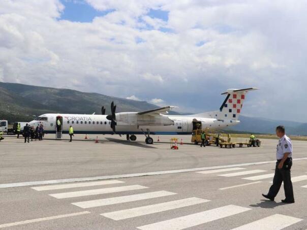 Incident na splitskom aerodromu: Avion naglo sletio sa staze