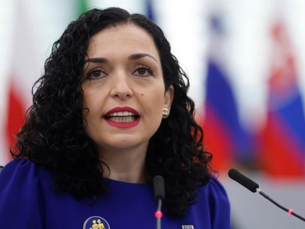 Incident Osmani s osobljem aerodroma u Makedoniji: Odbila predati mobitel, gurnuli je?