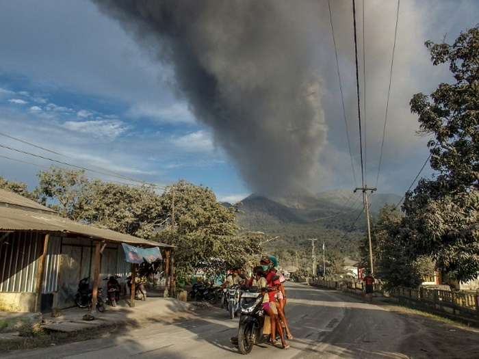 Indonezija će preseliti hiljade ljudi nakon erupcije vulkana