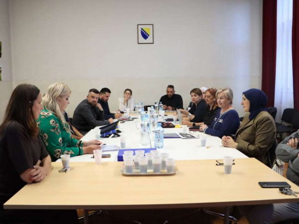 Institucije i roditelji usaglasili zaključke za jačanje zaštite djece u školama u KS