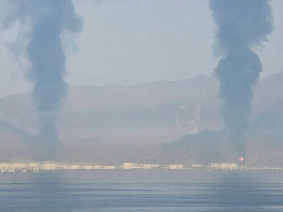 Iran napao dronovima, gori ključna naftna luka u Emiratima