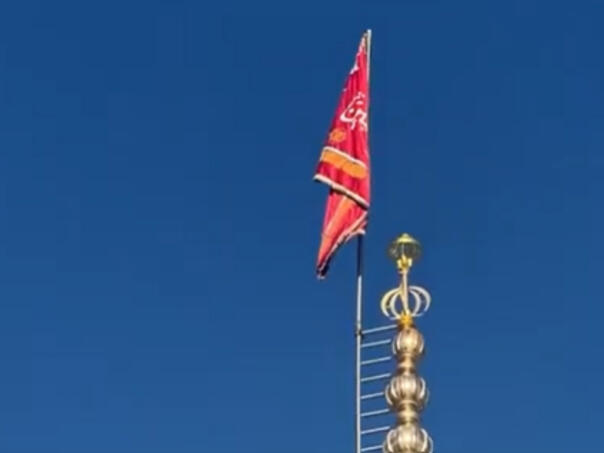 Iran podigao crvenu zastavu na džamiji, znak osvete za vrhovnog vođu?!