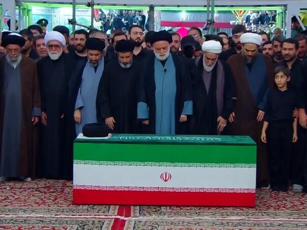 Iran se oprostio od Hameneija: Hiljade ljudi na posljednjem ispraćaju vrhovnog vođe