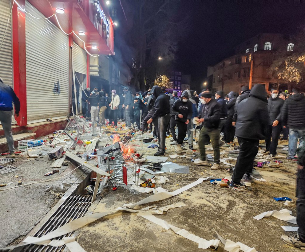 Iranci masovno izlaze na ulice: Protesti se šire