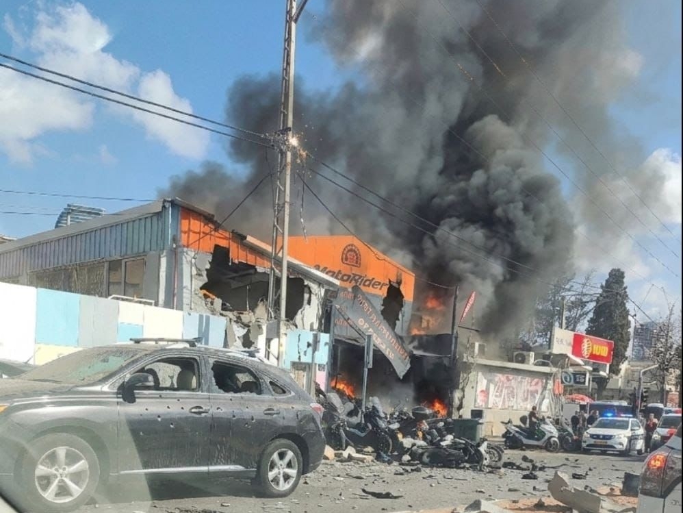 Iranske rakete pogodile Tel Aviv, tri osobe povrijeđene