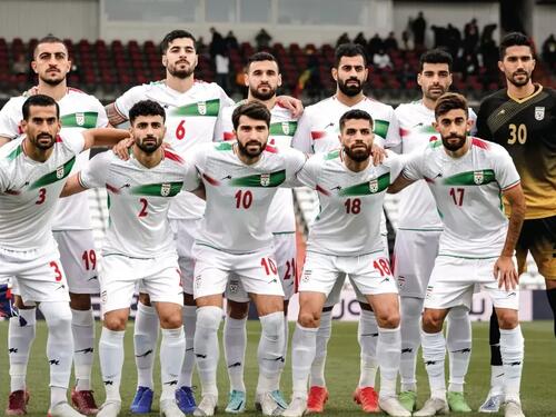 Iranski fudbaleri na Mundijal stigli s bedževima sjećanja na ubijenu djecu