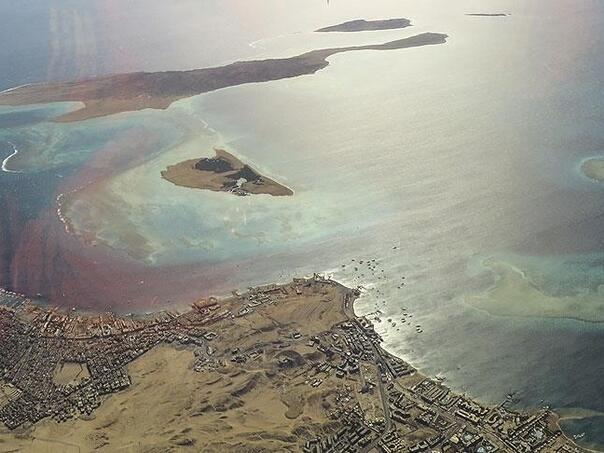 Iranski parlament odobrio plan naplate takse za prolaz kroz Hormuški moreuz