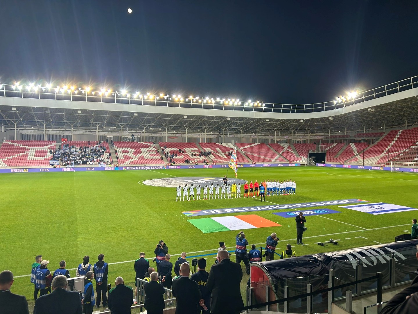 Irci pognuli glave tokom izraelske himne, odbili rukovanje