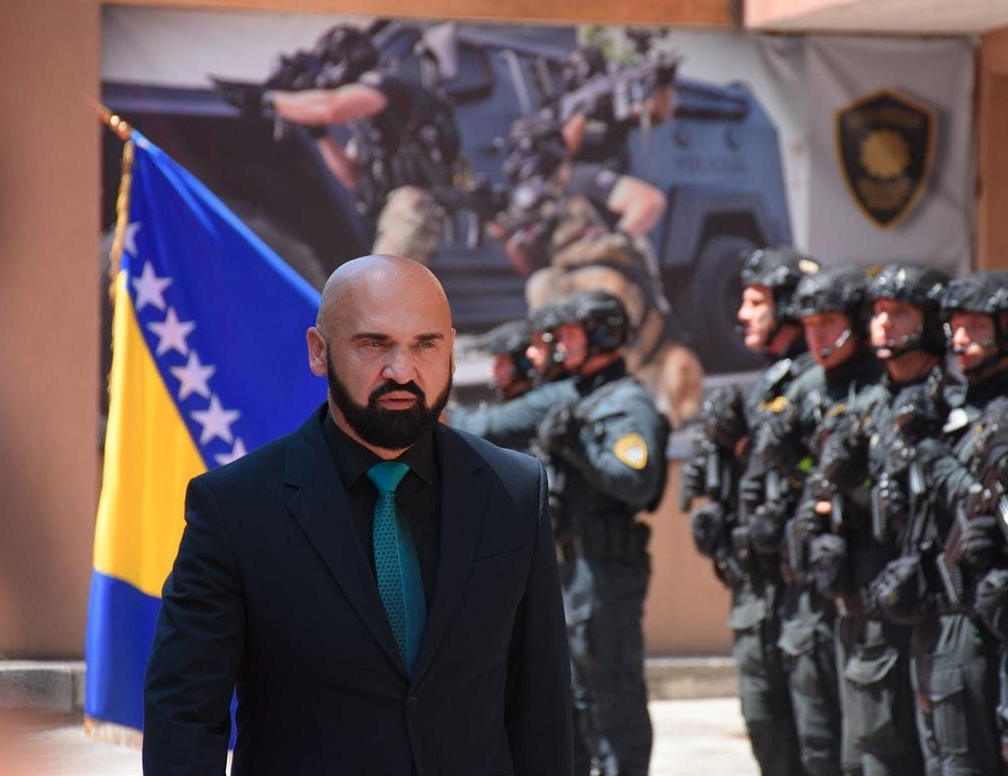 Isak: I nogama i rukama ćeš Milorade u NATO samo kada te dovoljno pritisnu