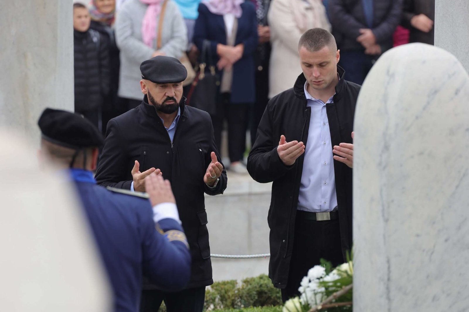 Isak položio vijenac na mezar Alije Izetbegovića