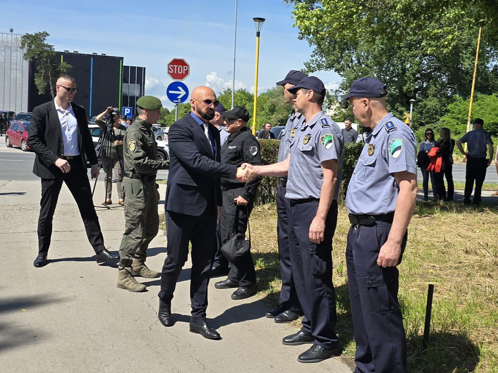 Isak: Učinjeni značajni koraci u modernizaciji opreme, obuci i uslovima rada policijskih službenika