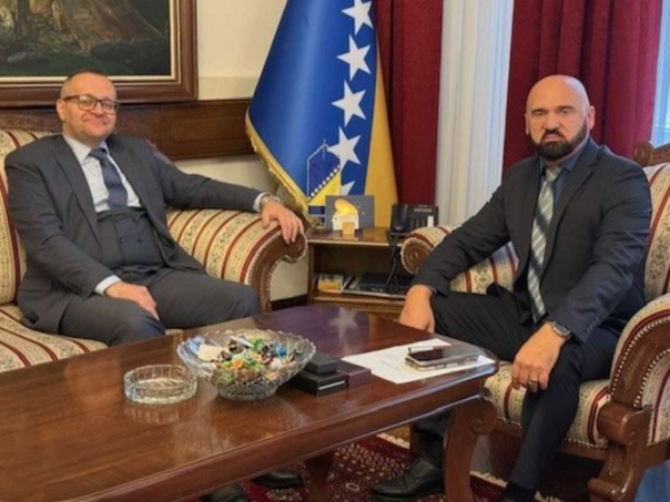 Isak ugostio muftiju mostarskog Salema ef. Dedovića