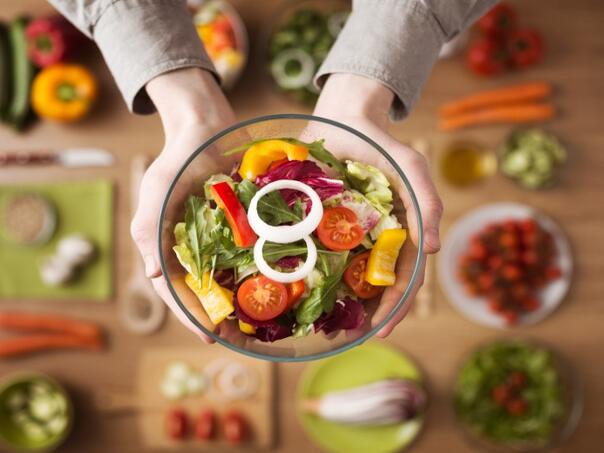 Ishrana u sezoni alergija: Šta pomaže, a šta može da pogorša simptome?