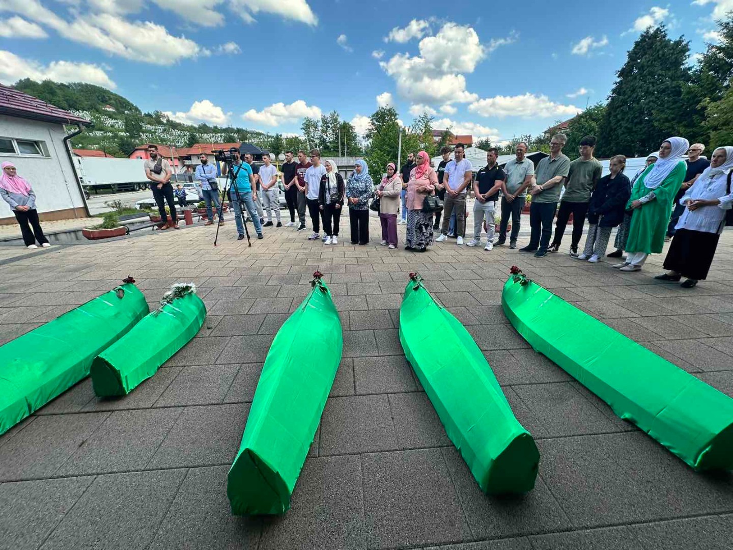 Ispraćaj bratunačkih žrtava: Među njima i šestomjesečna beba Almera