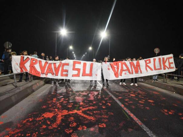 Ispred Vlade Srbije danas protest opozicije zbog nesreće u Novom Sadu