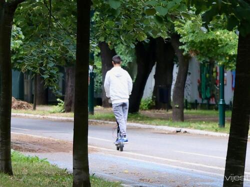 Istraživanje: Električni romobili opasniji od motora i bicikala