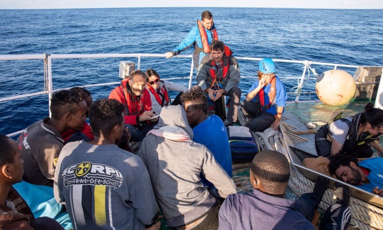 Italija prebacila migrante pozitivne na Covid-19 u vojne bolnice