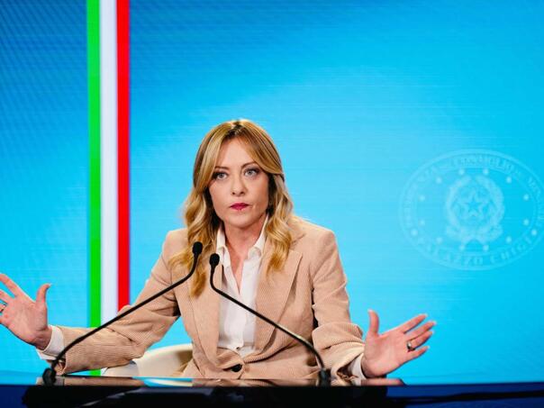 Italija zabranila burke i nikabe u školama, Meloni poručila: "To je razumno"