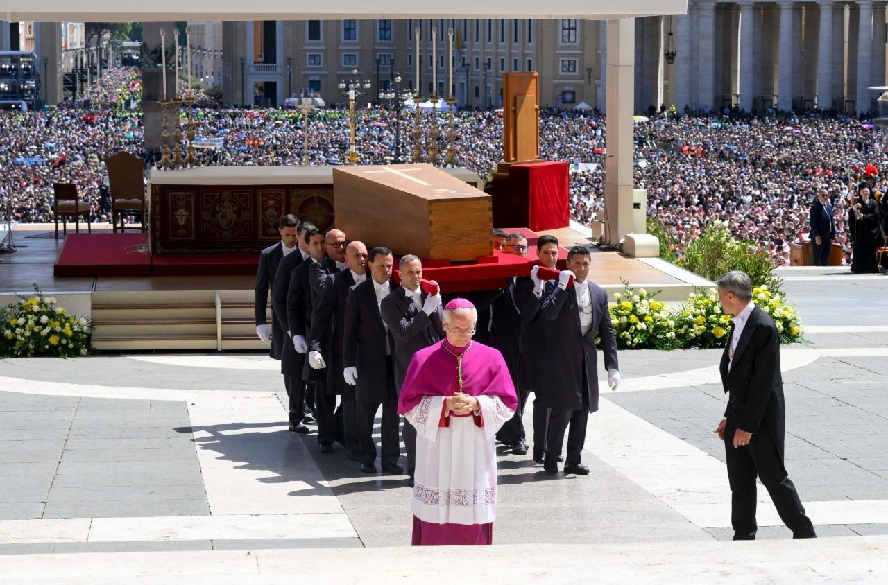 Italijanske vlasti: Više od 400.000 osoba na sahrani pape Franje