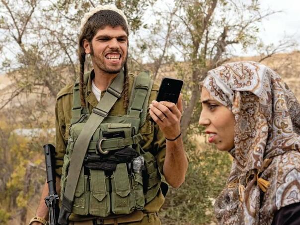 Italijanski list fotografijom izraelskog vojnika i Palestinke prikazao nasilje