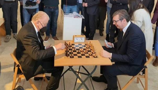 Ivković pobijedio Vučića u šahu