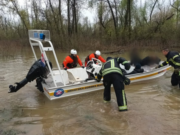 Iz Save spašeno 30 osoba, zasad nema informacija o mrtvim osobama