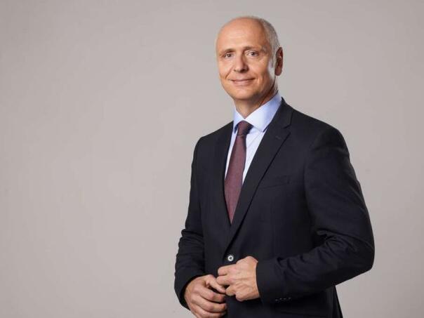 Iz štampe izašao novi roman Amera Kapetanovića 'Fond solidarnosti'