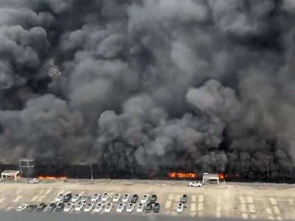 Novi snimci iz Kine nakon velikog požara u fabrici automobila