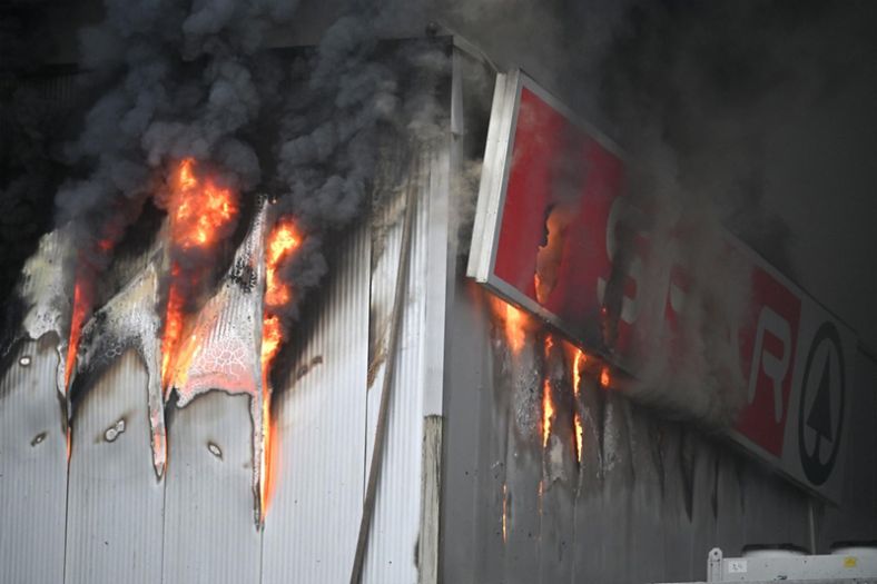 Izbio veliki požar u Sparu u Sloveniji