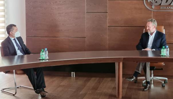 Izetbegović sa Pingom: 500 hiljada vakcina iz Kine početkom augusta