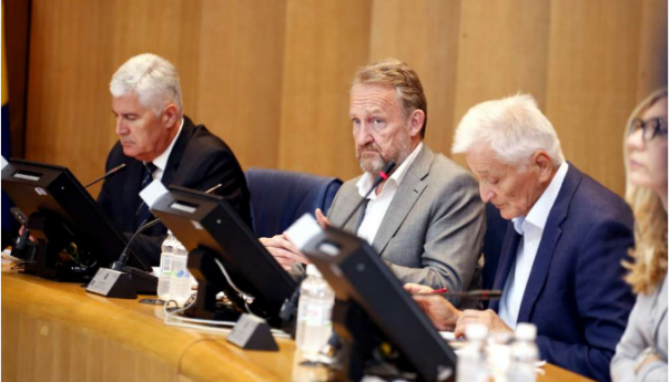 Izetbegović sazvao sjednicu Doma naroda na kojoj bi se ukinule akcize na gorivo i umanjio PDV