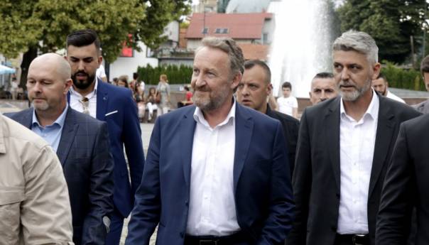 Izetbegović u TK: Treba pomoći lokalne projekte