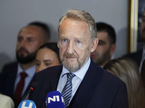 Izetbegović: Uklanjanje Bonskih ovlasti je igra s vatrom