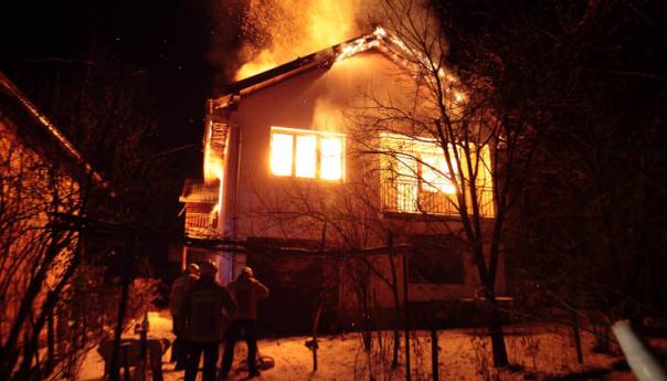 Izgorjela porodična kuća u Goraždu, starija žena preminula
