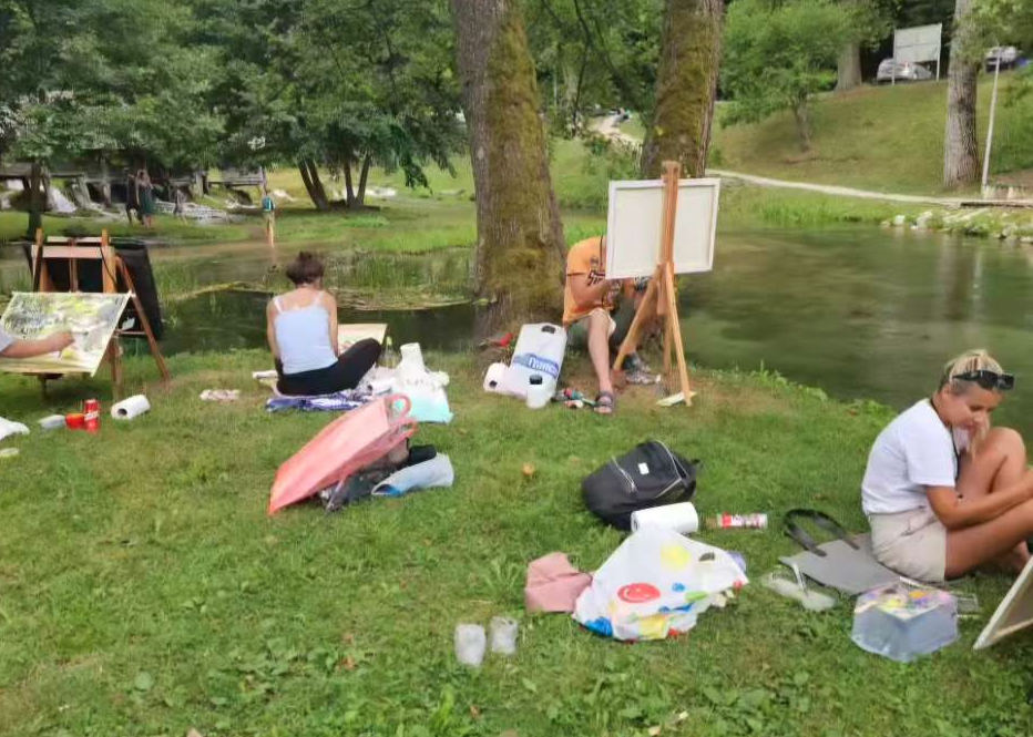 Izložbom slika Samije Mašić kolonija "Jajce art" odaje počast preminuloj umjetnici