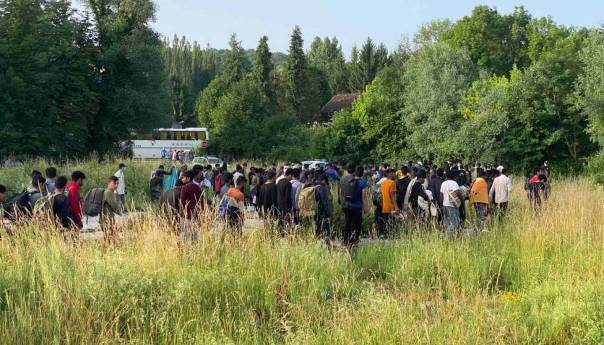 Izmješteno 187 migranata sa dvije lokacije na području Bihaća