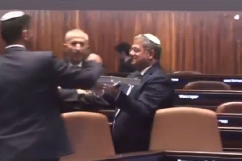 Izrael uveo smrtnu kaznu za Palestince: Ministar Ben Gvir slavio uz baklave