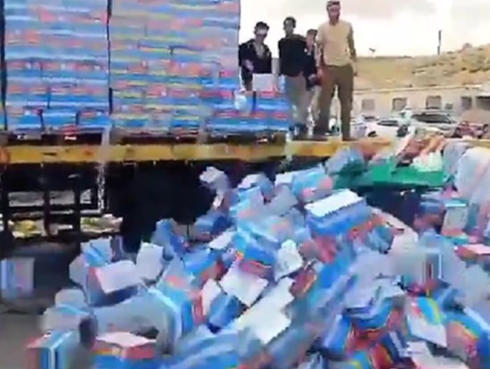 VIDEO / Izraelci blokirali humanitarnu pomoć za Gazu, razbacali pakete s hranom
