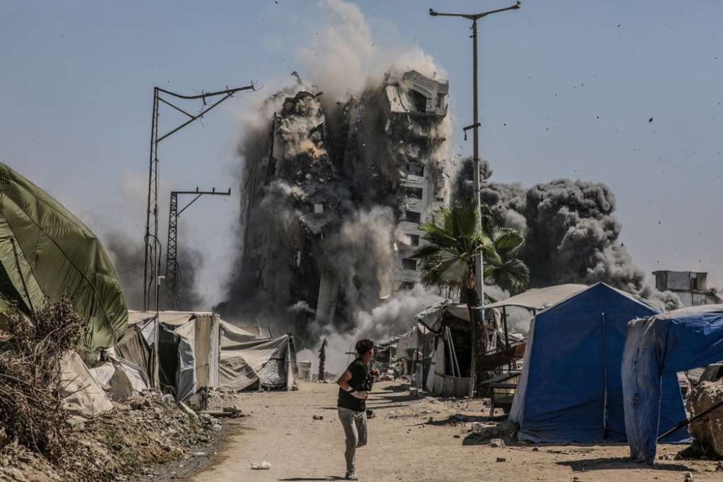 Izraelska vojska tokom noći pojačala napade: Gaza gori