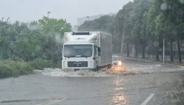 Jako nevrijeme u Dalmaciji, dijelovi Splita pod vodom